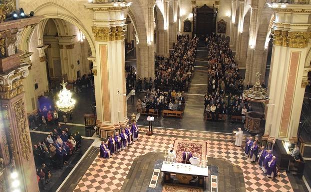 La Catedral de Valencia se llena en el funeral por Rita Barberá