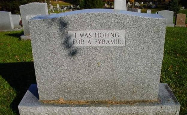 Lápidas que se convirtieron en virales por plasmar todo el humor que tenían los fallecidos
