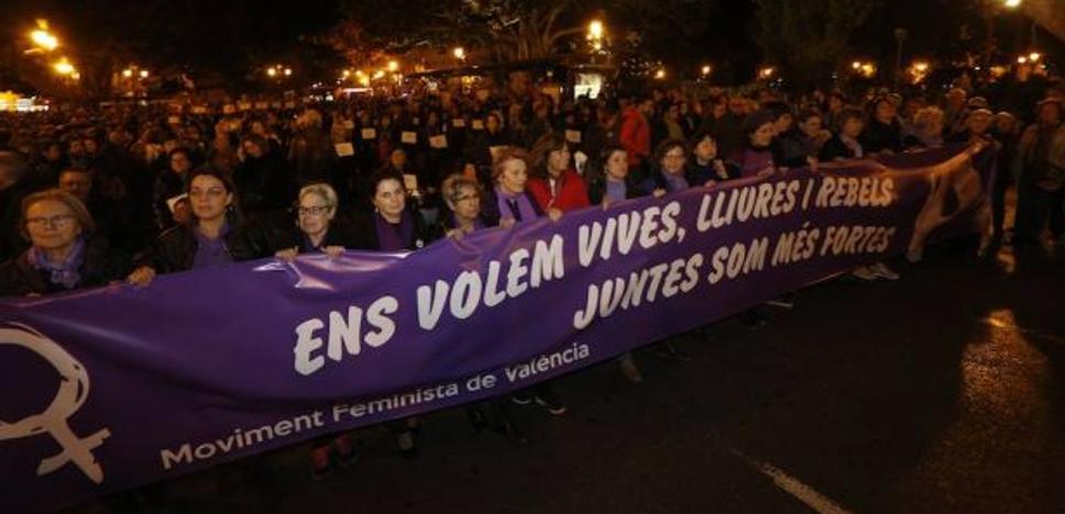 Miles de valencianos se manifiestan contra la violencia machista