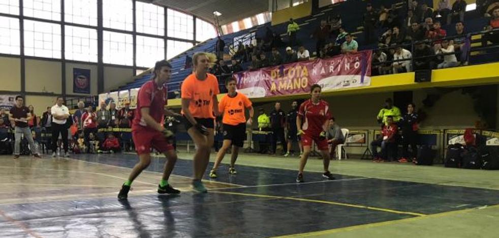 La Comunitat es de bronce en one wall en el Mundial de Colombia