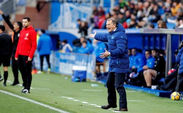 El Alavés despide a De Biasi