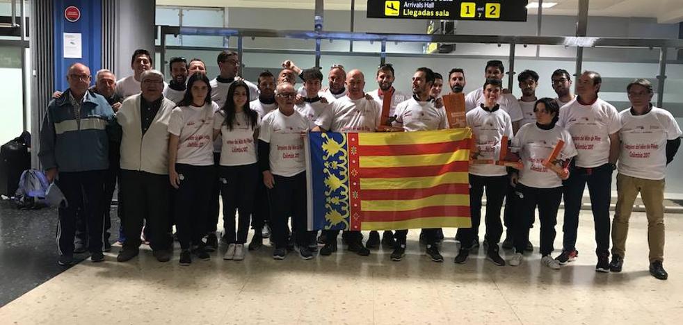 Los campeones del mundo de pelota ya están en casa