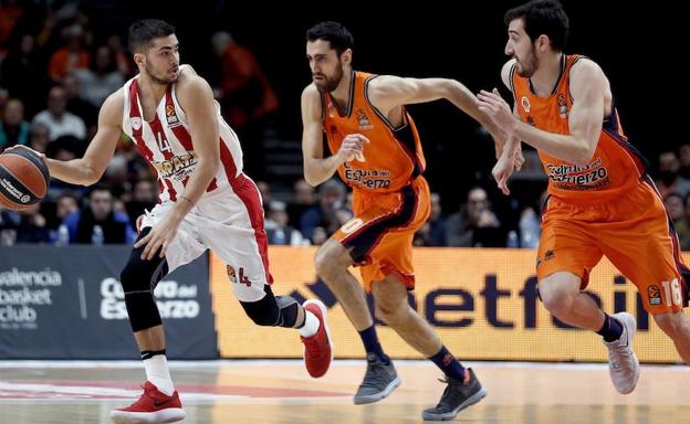 El Olympiacos impone su ley (64-72)