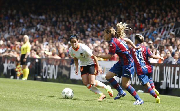 Les Corts instan al Valencia CF a que el equipo femenino pueda jugar en Mestalla