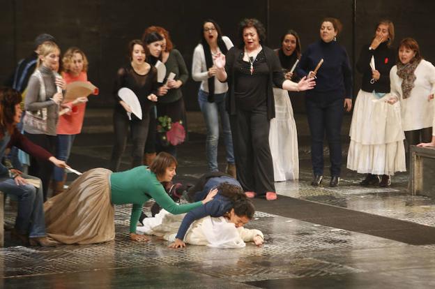 250 trajes y 300 profesionales para abrir la temporada en Les Arts