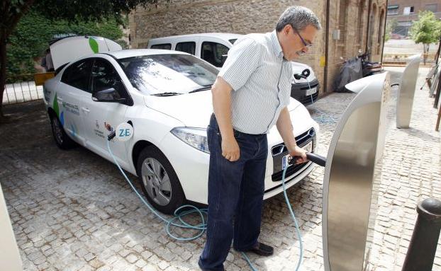 ¿Cuántos vehículos híbridos y eléctricos se han matriculado en el último año en la Comunitat Valenciana?