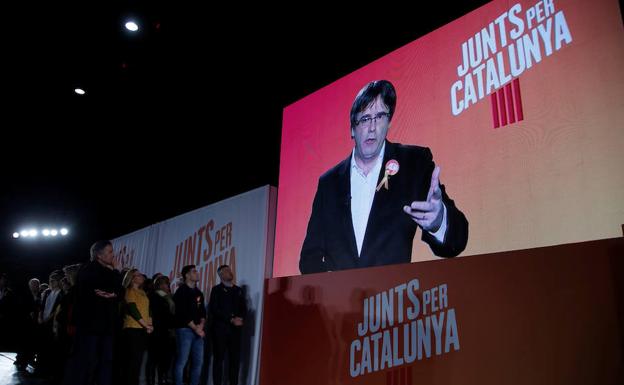 Puigdemont reclama una victoria contundente para forzar a Rajoy a sentarse a negociar