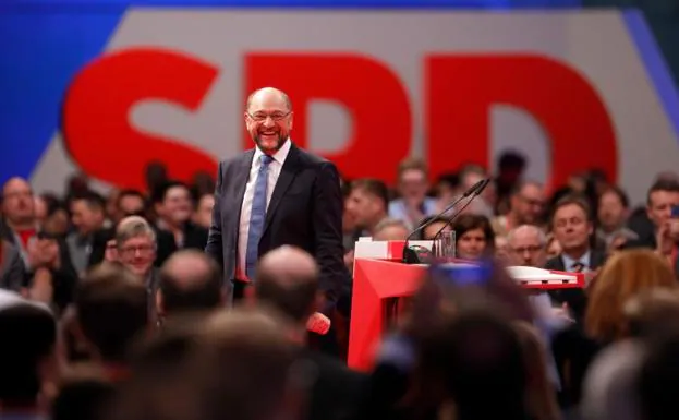 El SPD aprueba abrir el diálogo con la CDU de Merkel sobre el nuevo gobierno alemán