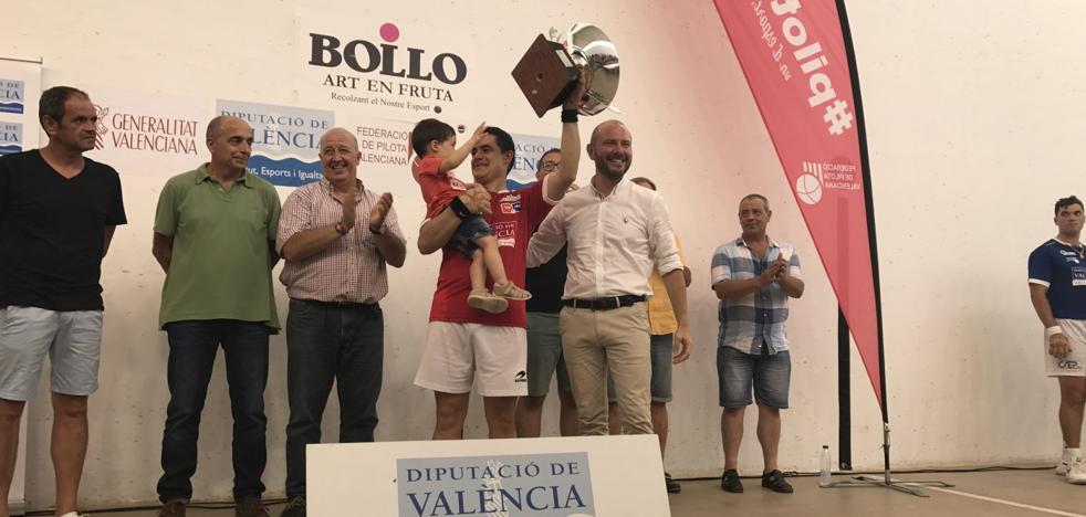 Los profesionales de la pilota, en manos de Dorín