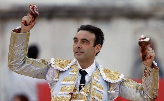 Enrique Ponce dona el Premio Nacional de Tauromaquia a la fundación Aladina