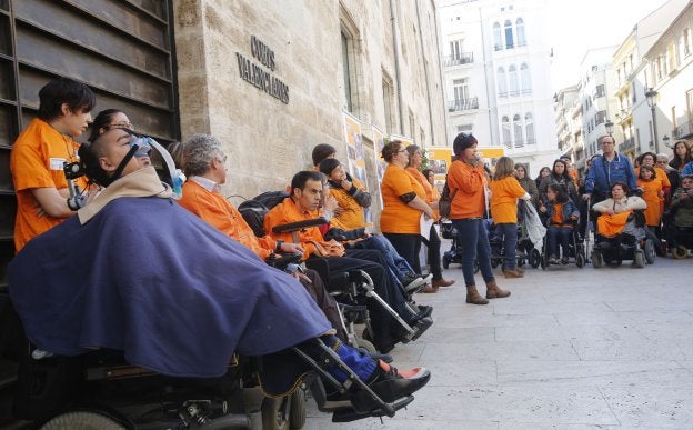 El Consell sigue sin pagar a las familias las prestaciones de dependientes fallecidos