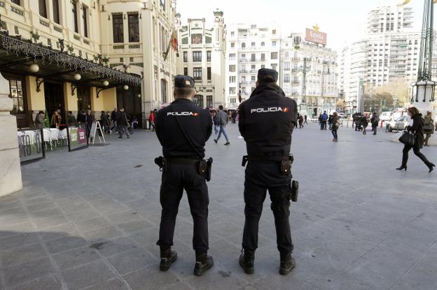 La policía reforzará en Nochevieja el vallado de la plaza del Ayuntamiento y patrullará con armas largas