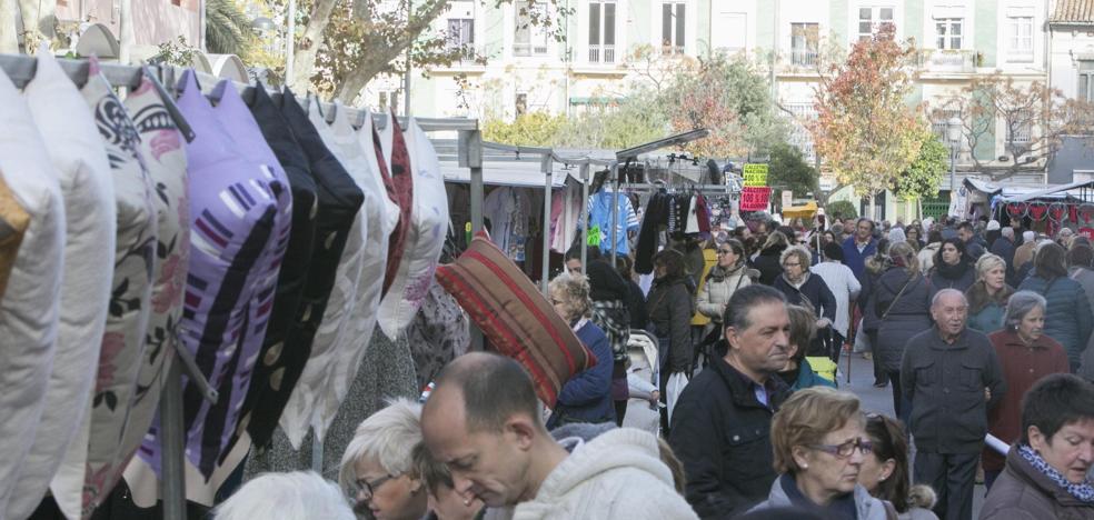 El Ayuntamiento lanza una ofensiva para cobrar la deuda de los mercadillos