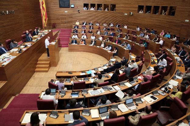 PSPV y Compromís pactan dejar a alcaldes y concejales fuera de Les Corts