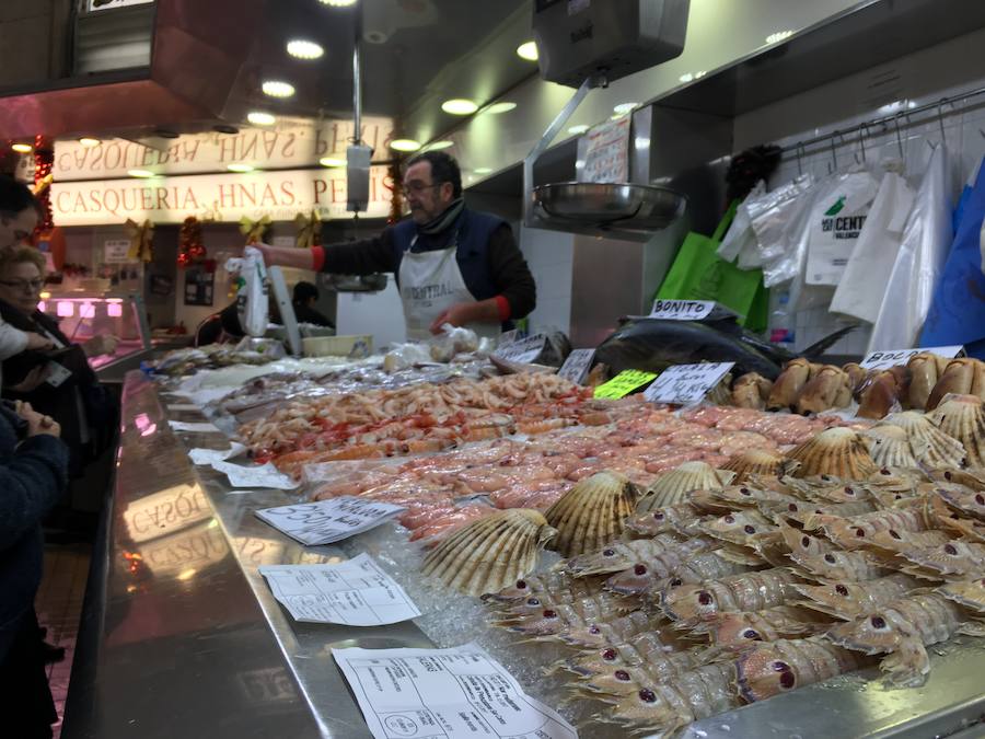 Así es un día prenavideño en el Mercado Central de Valencia