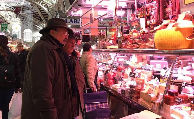 Así es un día prenavideño en el Mercado Central de Valencia