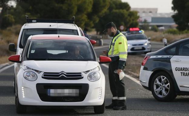 La DGT comienza el viernes los controles de alcohol y drogas por Navidad en la Comunitat