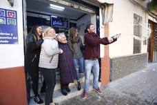 Siete de los ocho quintos premios riegan de euros la Comunitat