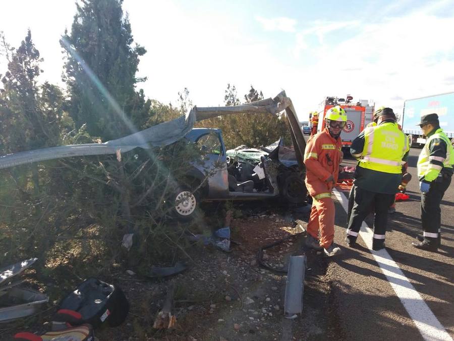 Fotos del accidente de un hombre de 80 años en la A-3 en Buñol