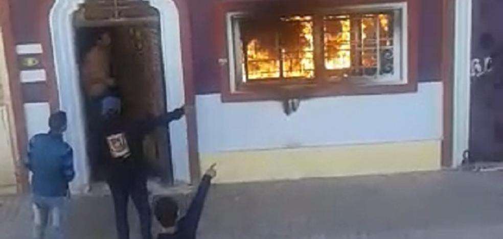 Desalojada una vivienda con okupas en el Cabanyal tras un incendio