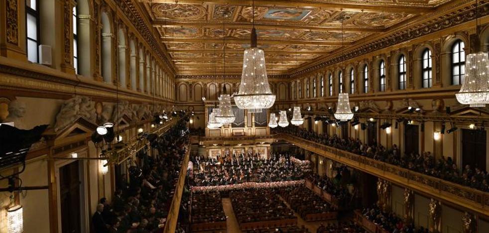 Con la delicadeza de Muti, la Filarmónica de Viena da la bienvenida al 2018 en el Concierto de Año Nuevo