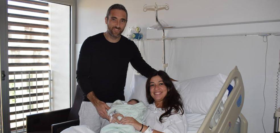 El primer bebé de la Marina Alta se llama Marc y pesa 3 kilos y medio