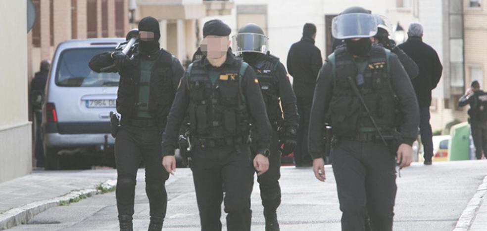 Un guardia civil vestido de médico redujo al hombre que se había atrincherado en Requena