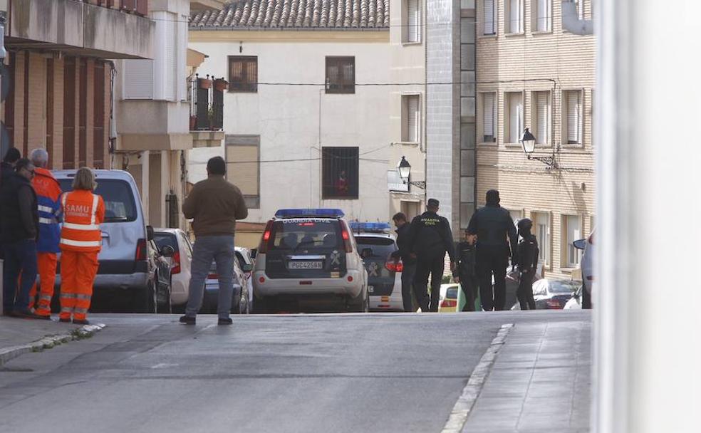 Un guardia civil vestido de médico redujo al hombre que se había atrincherado en Requena