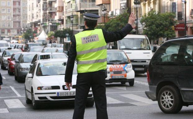 Oposición y sindicatos cargan contra los requisitos de policías locales en Fallas