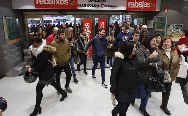 Las rebajas desatan la locura en Valencia