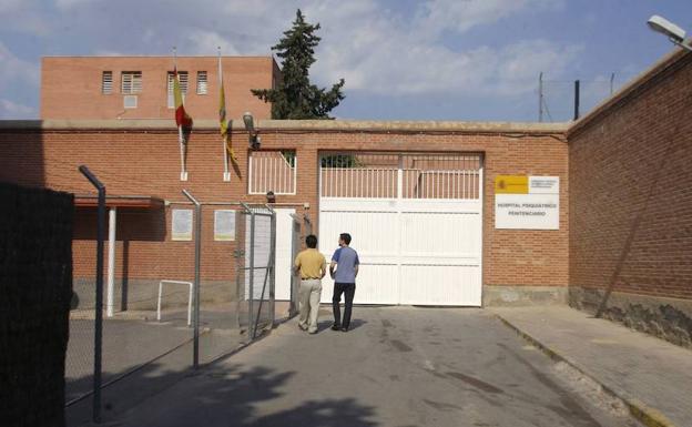 Un interno agrede a dos funcionarios en la cárcel de Fontcalent