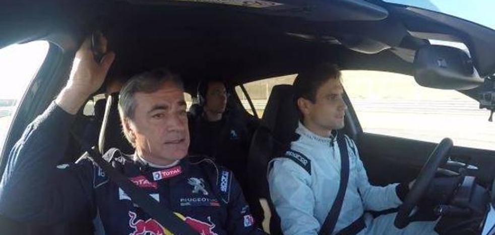 Carlos Sainz enseña a conducir a David Ferrer