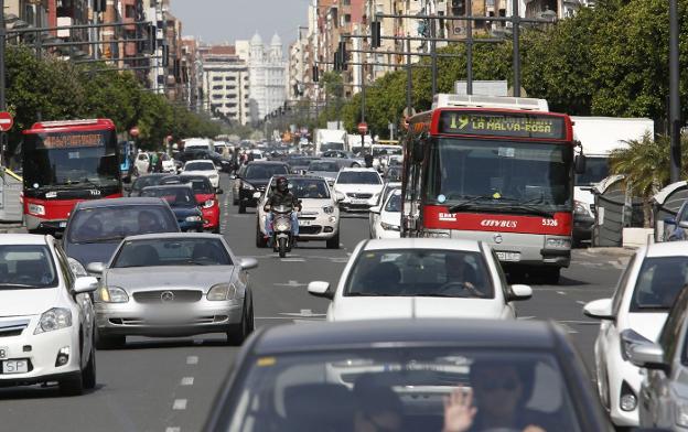 Trabajadores de la EMT alertan del caos de tráfico ante el inminente cambio de líneas