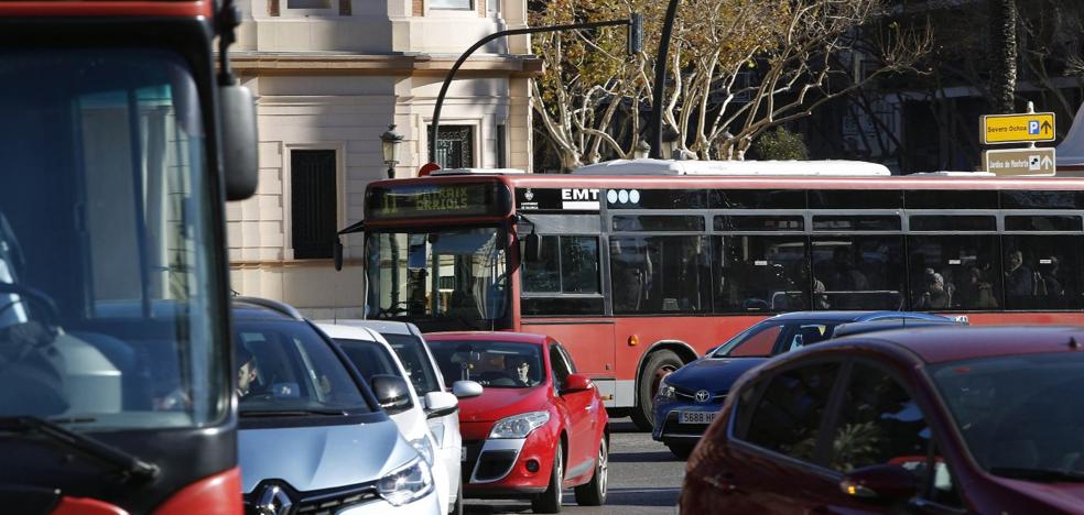 La flota de la EMT crece en un solo autobús pese a los 113 anunciados