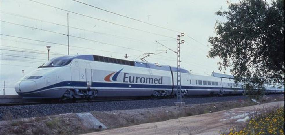Cortado el tráfico ferroviario entre Valencia y Barcelona por las rachas de viento de 120 km/h en Tarragona