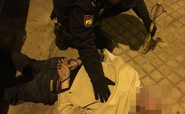 Persigue a su expareja con un bate por Valencia al grito de «te tengo que matar, zorrón»