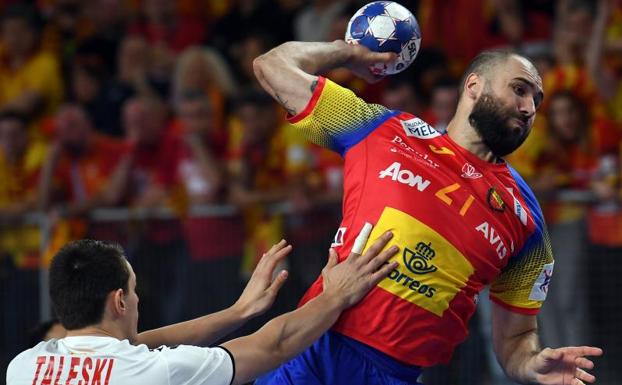 España apabulla a la Macedonia de Raúl