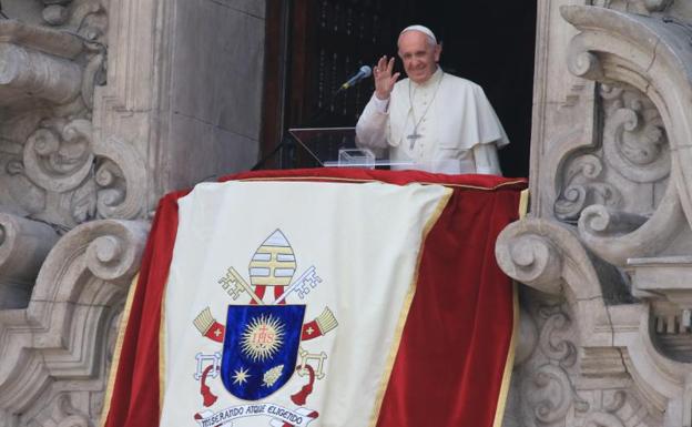 El papa Francisco: «¿Qué pasa en Perú que todos los presidentes acaban presos?»