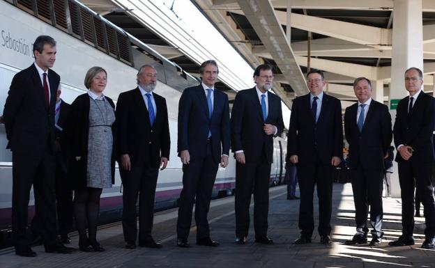 El primer AVE llega a Castellón con media hora de retraso