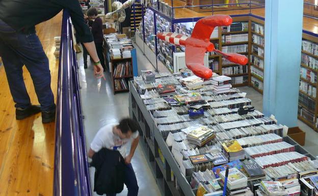 Qué hacer en una tienda de cómics (además de comprar cómics)