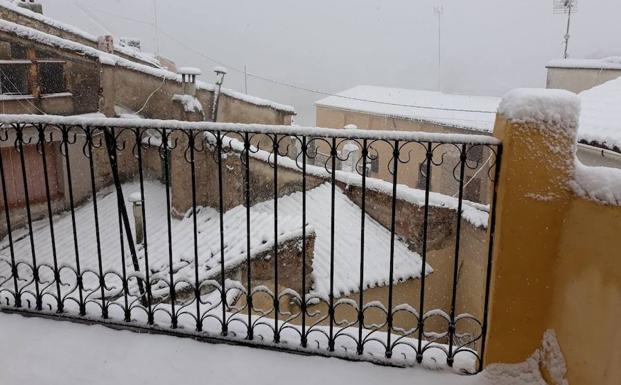 Nieva a menos de 700 metros en el interior de la Comunitat