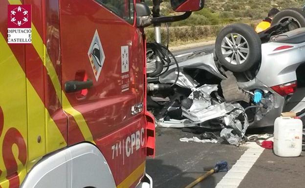 Muere una mujer de 26 años al volcar en la AP-7 el coche en el que iba con un bebé y otro joven