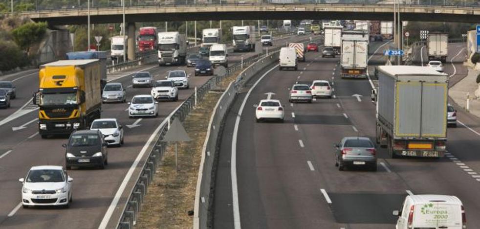 Un choque múltiple causa colas de tres kilómetros en el 'bypass'