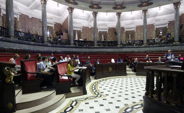 La Sindicatura alerta del exceso de contratos a dedo en el Ayuntamiento