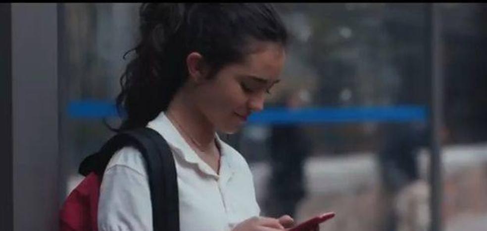 La Policía alerta de los peligros de internet para los niños con un impactante vídeo