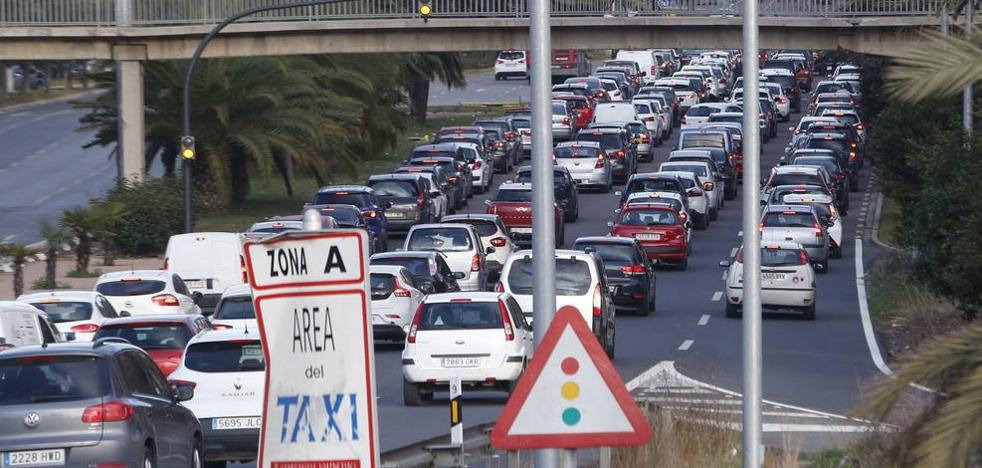 Los atascos por los pasos de peatones de la avenida del Cid llegan a Quart de Poblet