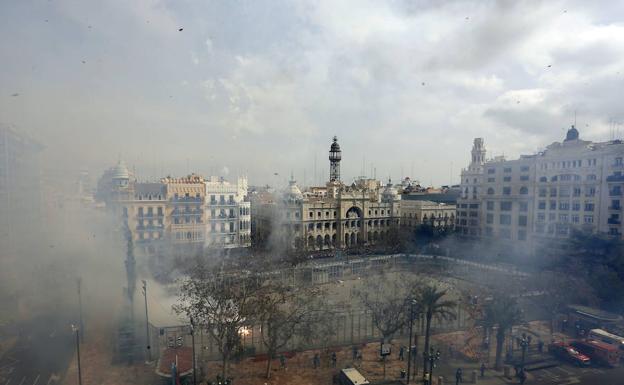 ¿Quieres ver la mascletà desde el balcón del Ayuntamiento? Aquí te explicamos cómo
