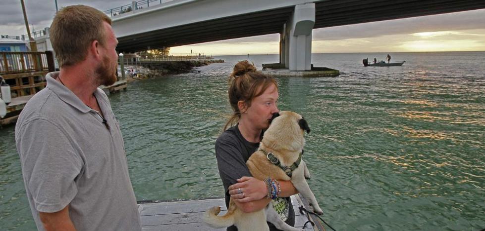 Lo dejan todo para navegar por el mundo y su barco se hunde dos días después