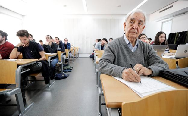 «¡Abuelo, contigo a muerte!», el apoyo de los nietos de Miguel, el erasmus de 80 años