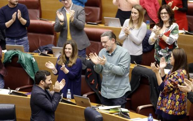 Les Corts aprueba la nueva ley de Plurilingüismo con el voto en contra de PP y Cs y sin las propuestas de padres y alumnos